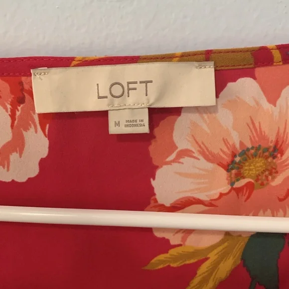 😎Loft medium flowered blouse - Picture 2 of 3